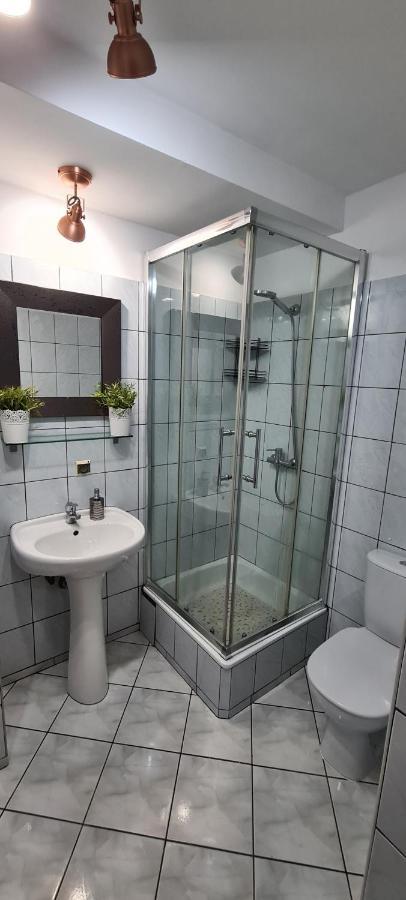 Quiet Basement Apartment 波兹南 外观 照片